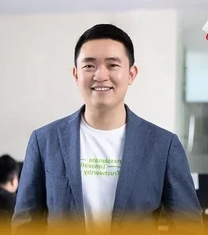 ceo-phi-hung-nha-sang-lap-rikvip